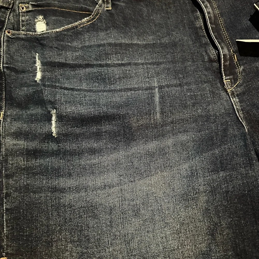 Nicole Miller Soho High Rise Dark Blue Denim Distressed Shorts Sz 22 NWT - Picture 4 of 4
